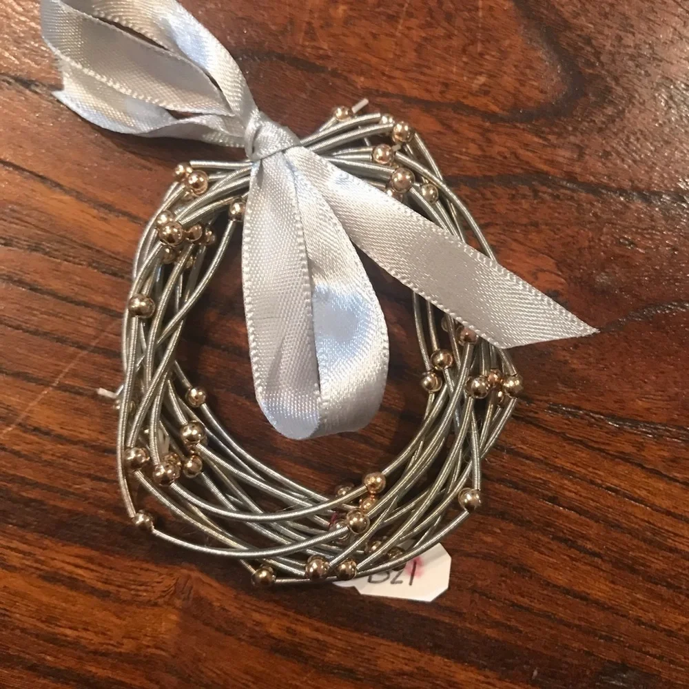 💍 Bundle of 12 Silver Stretchy Bracelets